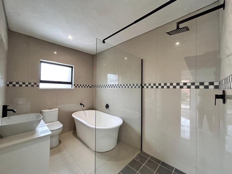 5 Bedroom Property for Sale in Melodie North West